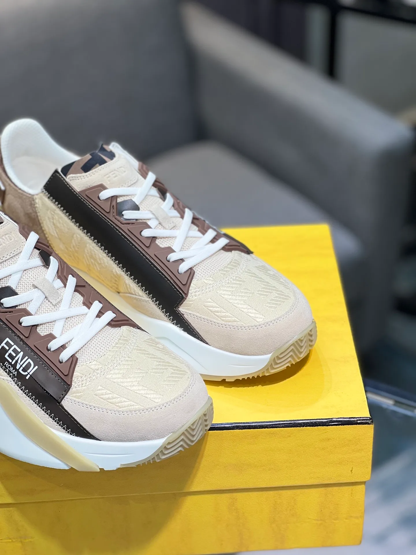 Men's shoes 💰540 FENDI men's fashionable casual shoes 👟Hot sale🔥 Official website 1:1 replica ⬆️Original quality - original leather - original breathable mesh lining original outsole 1:1 replica, code number 38-44 (45-46 customized)